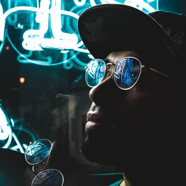 photo-1500656993863-f0add196c3b9